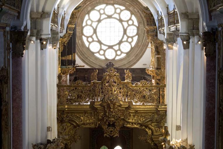 Perspetiva do coro-alto da igreja do Mosteiro de Santa Maria de Pombeiro