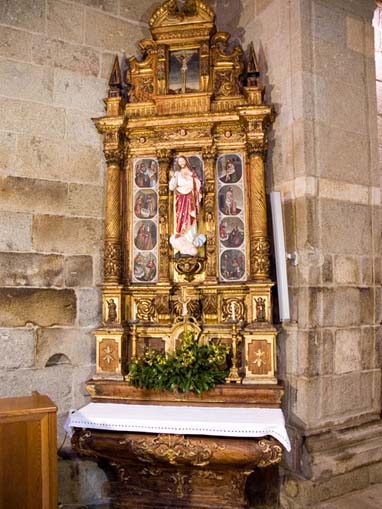 Retábulo colateral da Igreja de São Vicente de Sousa