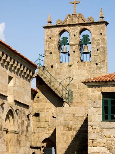 Torre sineira da Igreja de São Vicente de Sousa
