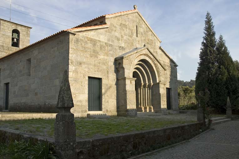 Perspetiva da Igreja de Santa Maria de Airães