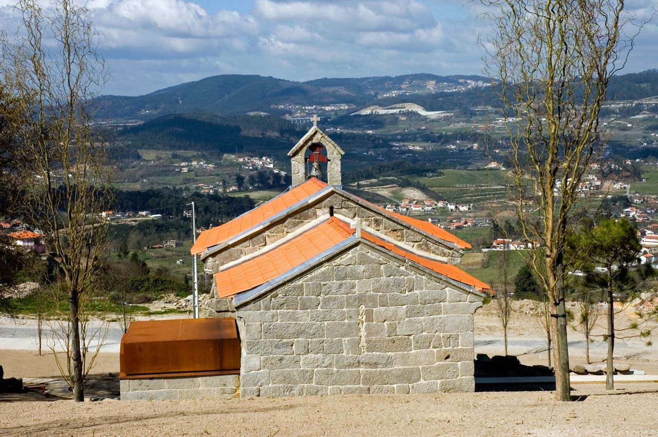 Perspetiva da envolvente da Igreja de São Mamede de Vila Verde