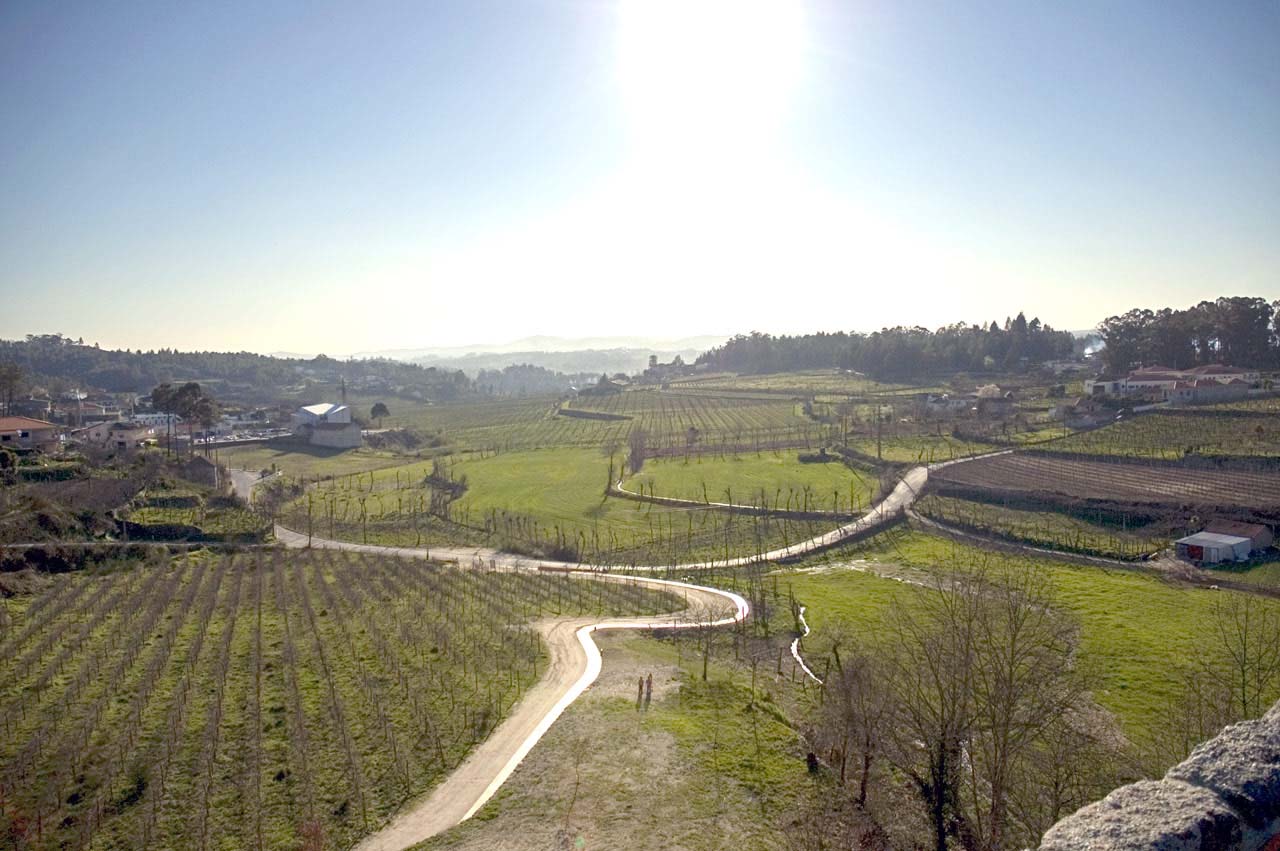 Paisagem vista sobre o adarve da Torre de Vilar