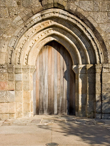Portal principal da Igreja de Santa Maria de Meinedo