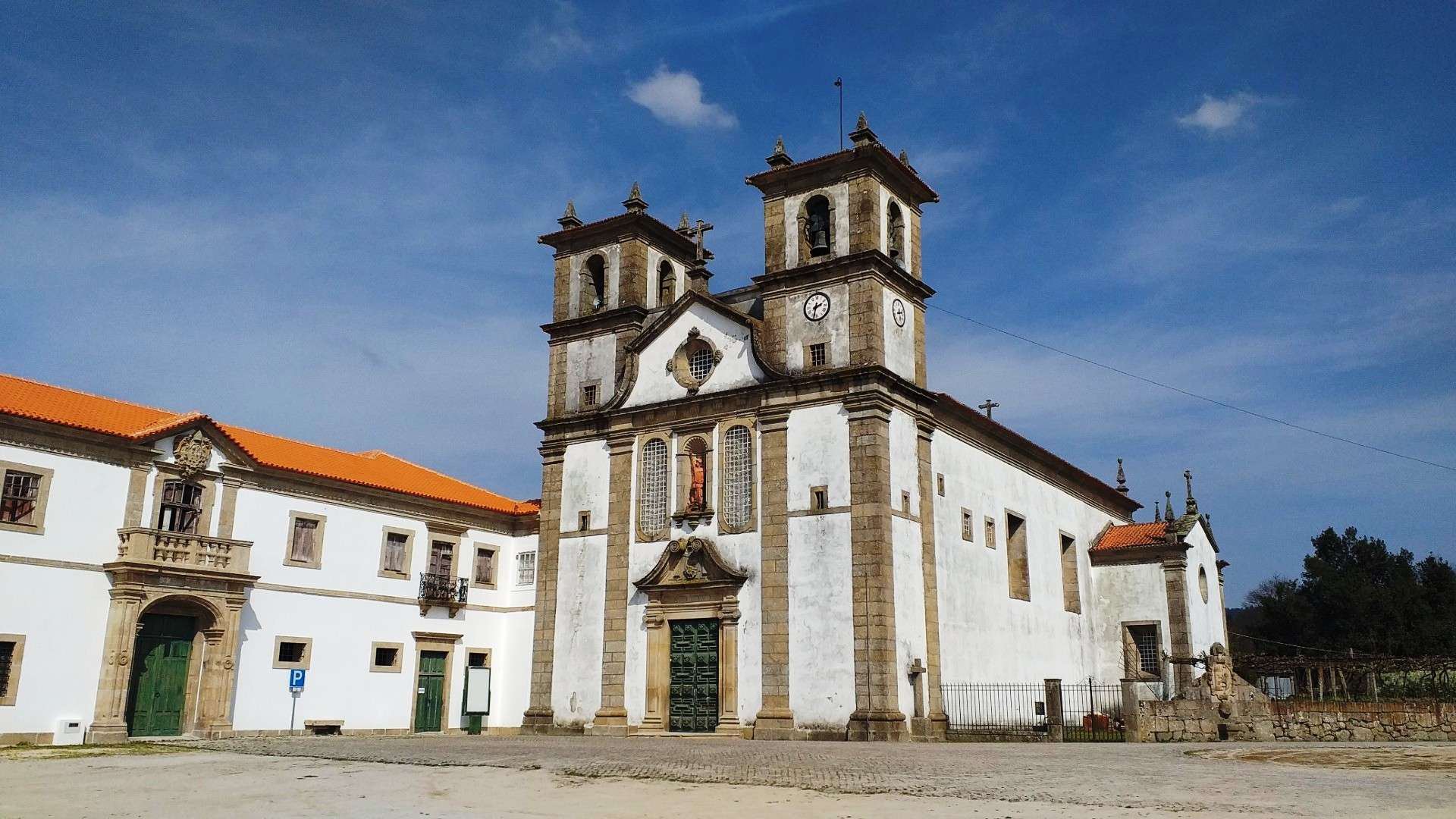 Mosteiro de São Miguel de Bustelo