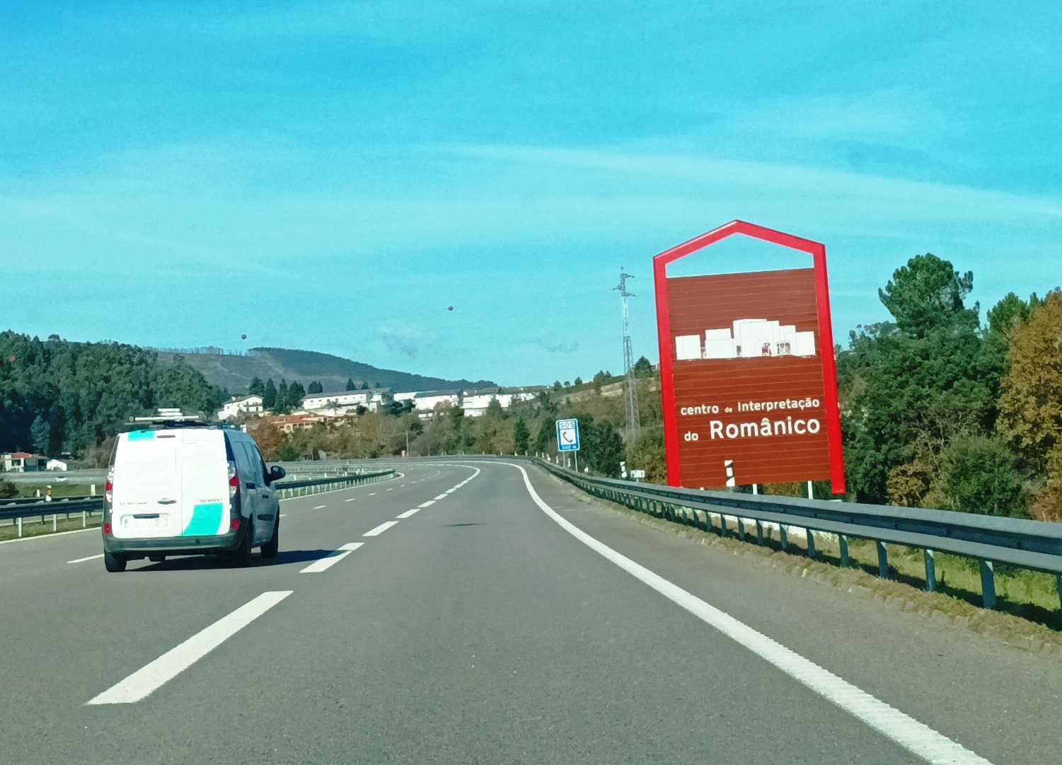 Route of the Romanesque reinforces motorway signs