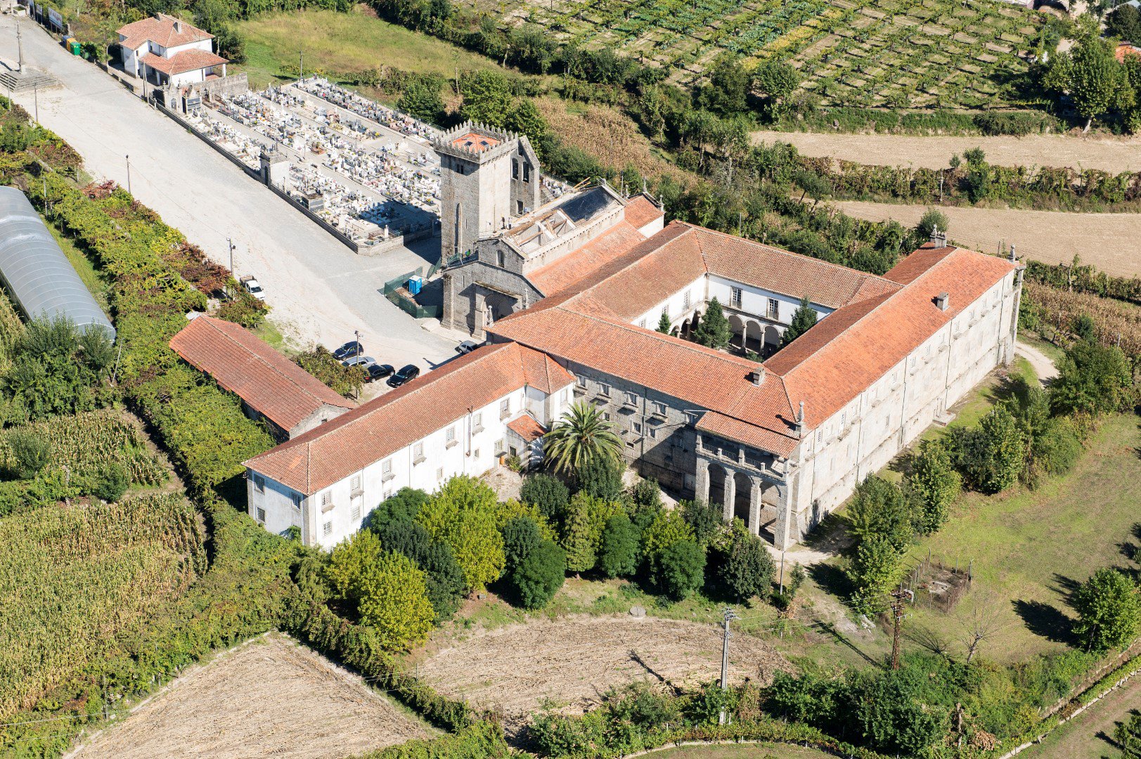 Appel d'offres public : contrat de concession de service d'exploitation touristique du Monastère de Travanca