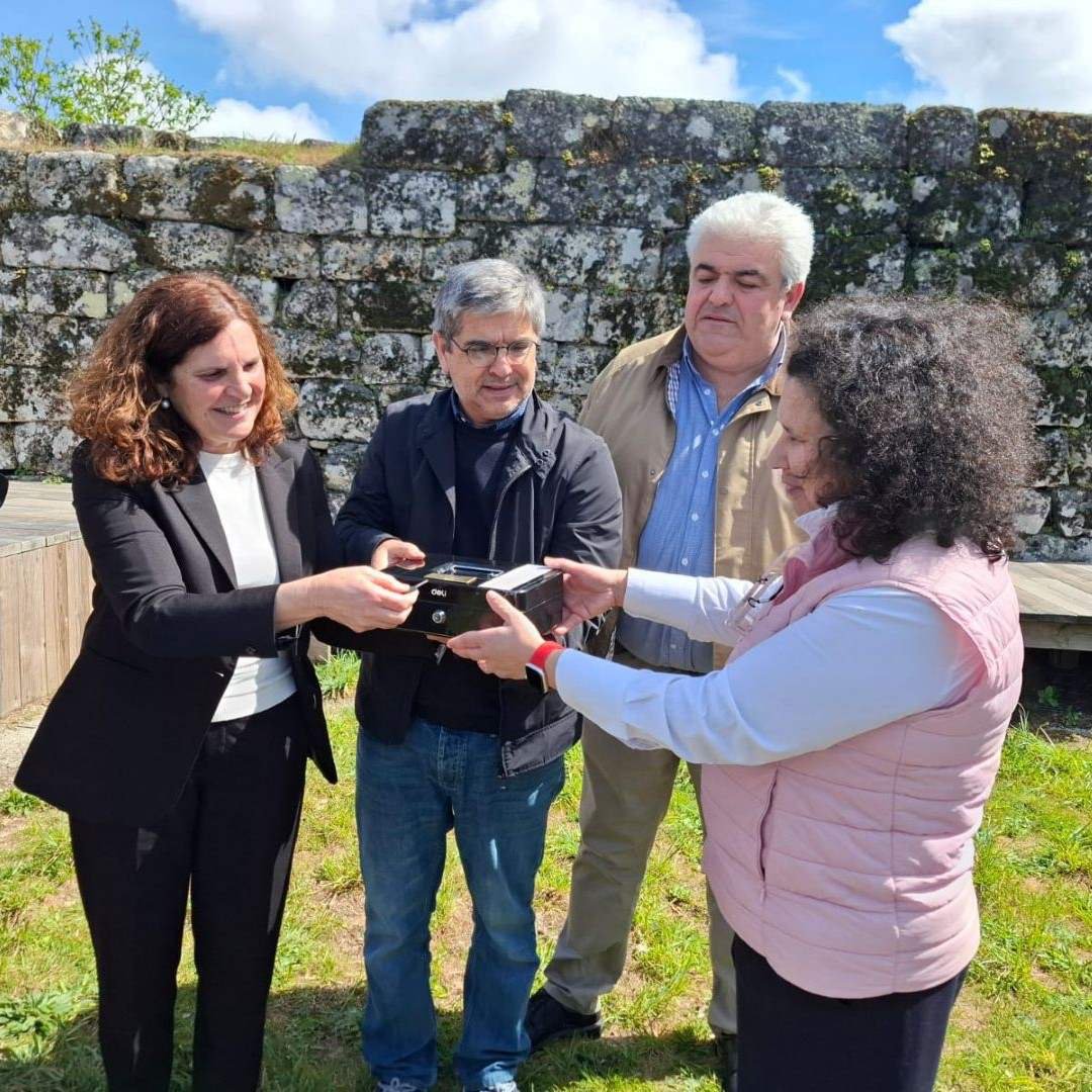 Le courage de prendre soin : les monuments de la Route du Roman reçoivent des Boîtes du temps